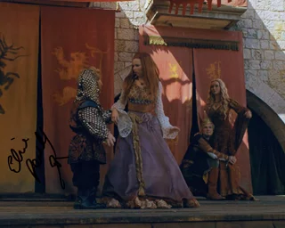 Eline Powell autograph