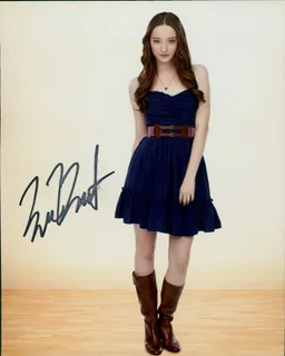 Emma Dumont autograph