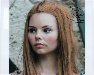 Eline Powell autograph