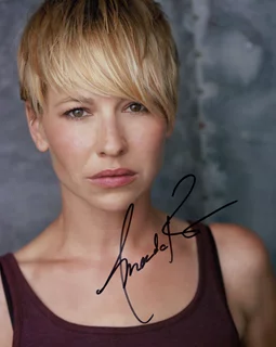 Amanda Rau autograph