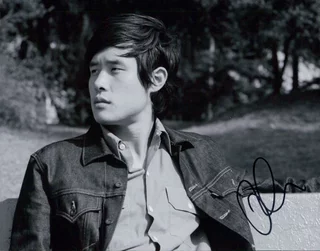 Raymond Lee autograph