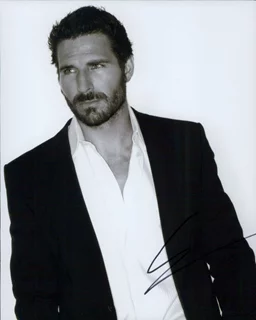 Ed Quinn autograph