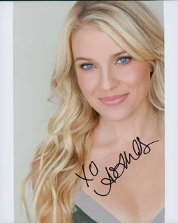 Alicia Leigh Willis autograph