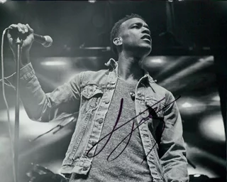 Luke James autograph