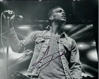 Luke James autograph