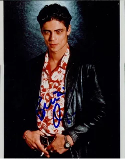 Benicio Del Toro autograph