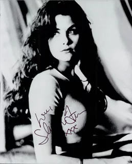 Sherilyn Fenn autograph