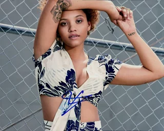 Kiersey Clemons autograph