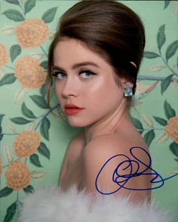 Olivia Luccardi autograph