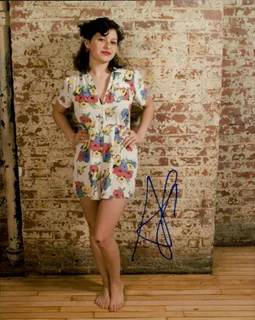 Alia Shawkat autograph