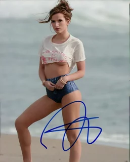 Bella Thorne autograph