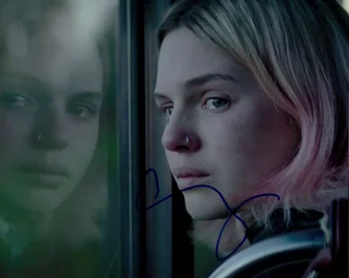 Odessa Young autograph