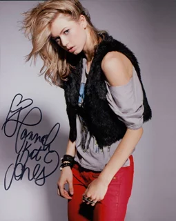 Hannah Kat Jones autograph