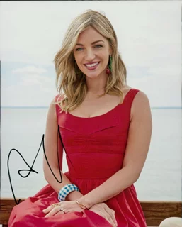 Abby Elliott autograph
