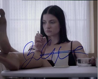 Bridey Elliott autograph