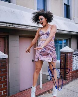 Barrett Doss autograph