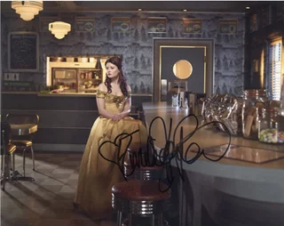 Emilie de Ravin autograph