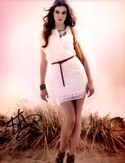 Tiera Skovbye autograph