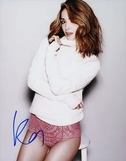 Rose Byrne autograph