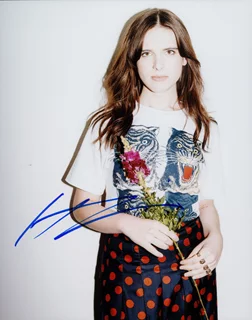 Hari Nef autograph