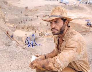 Edgar Ramirez autograph