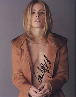 Emily Bett Rickards autograph