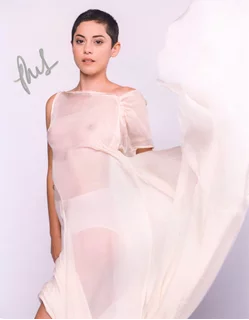 Rosa Salazar autograph