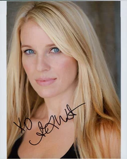 Alicia Leigh Willis autograph