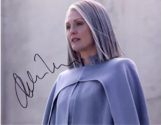 Julianne Moore autograph