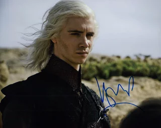 Harry Lloyd autograph
