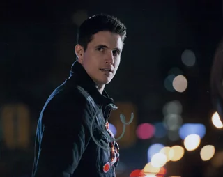 Robbie Amell autograph