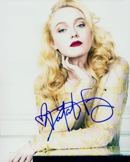 Dakota Fanning autograph