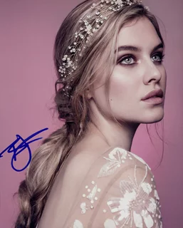 Tiera Skovbye autograph