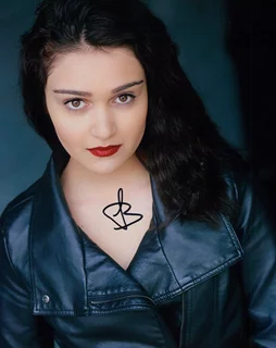 Ariela Barer autograph