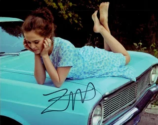 Zoey Deutch autograph