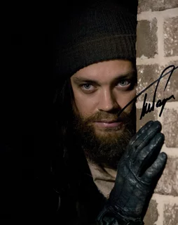Tom Payne autograph
