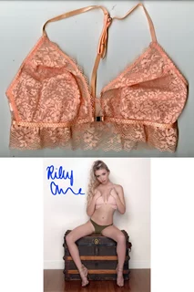 Riley Anne autograph