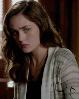 Grace Victoria Cox autograph