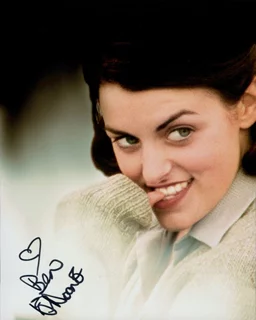 Nora-Jane Noone autograph