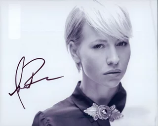 Amanda Rau autograph