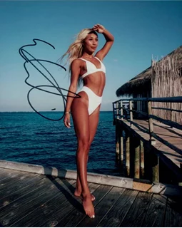 Eva Gutowski autograph