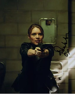 Amy Pemberton autograph