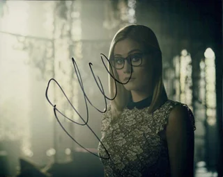 Olivia Dudley autograph