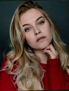 Tiera Skovbye autograph