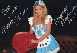 Victoria Zdrok autograph