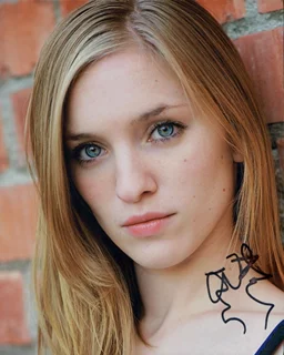 Amanda Bauer autograph