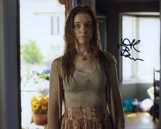 Amanda Bauer autograph