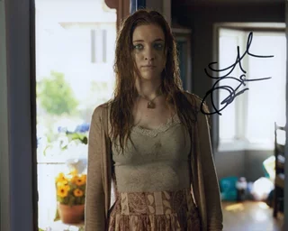 Amanda Bauer autograph