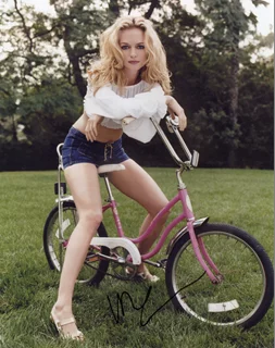 Heather Graham autograph