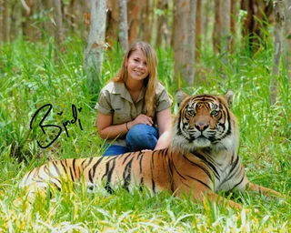 Bindi Irwin autograph